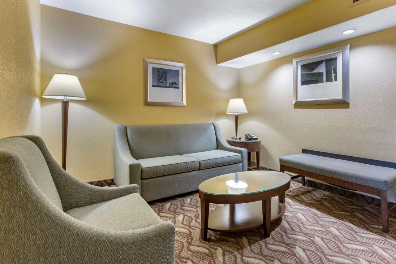 Clarion Inn & Suites روزويل المظهر الخارجي الصورة