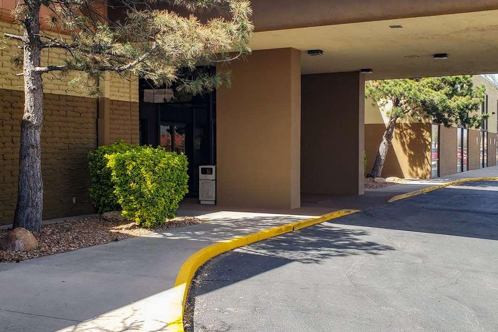 Clarion Inn & Suites روزويل المظهر الخارجي الصورة
