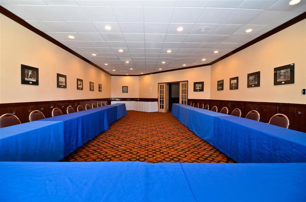 Clarion Inn & Suites روزويل الاعمال الصورة